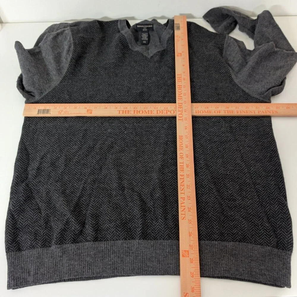 Banana Republic Merino Wool Herringbone Sweater Mens Size XXL Gray Knit V Neck